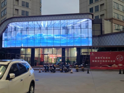 吳川市售樓部門(mén)頭戶外透明屏完成